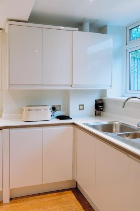 Modern 1br In Brixton - Just Renovated! * Londen